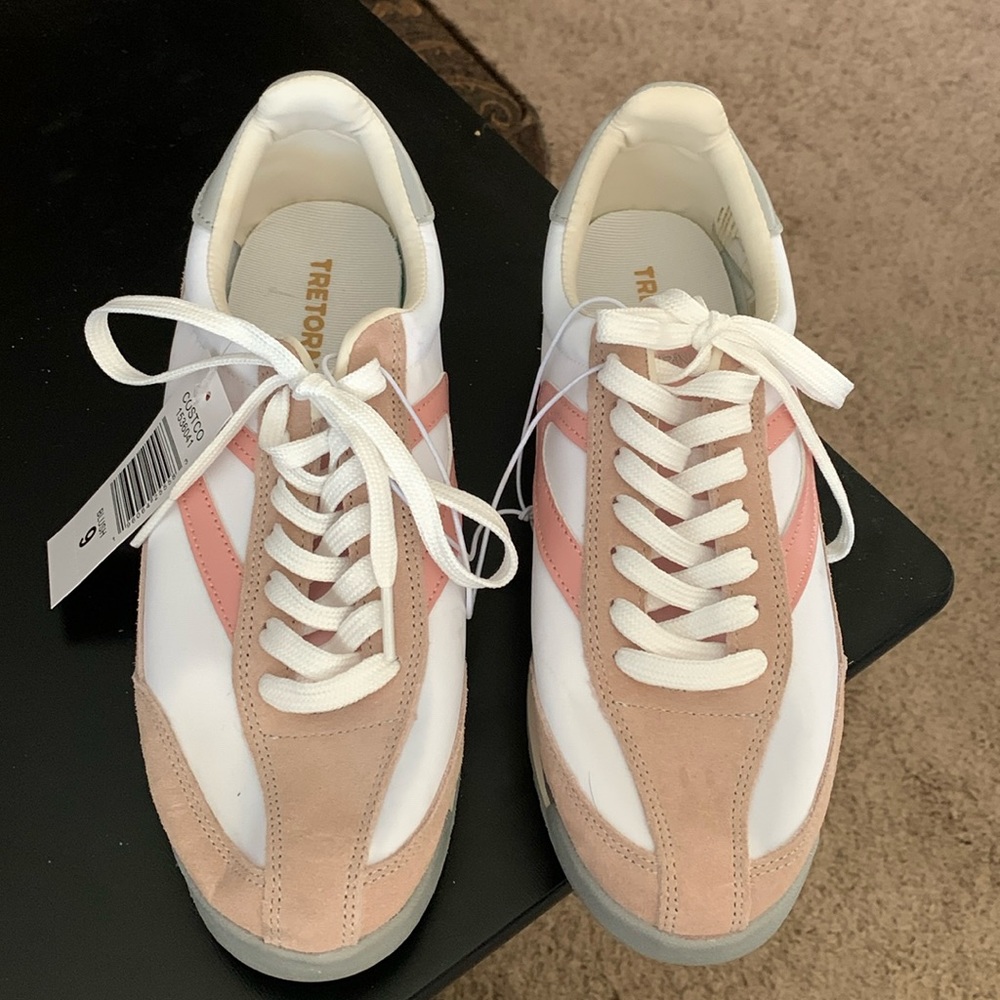 Cute shoes, size 9 , never worn.  Still with tag .